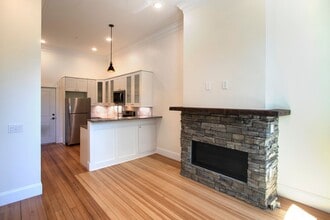 Building Photo - 440 Central Ave