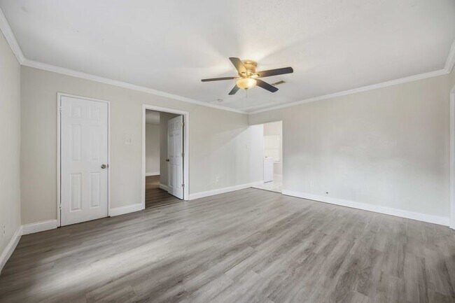 Building Photo - 5223 Windemere St