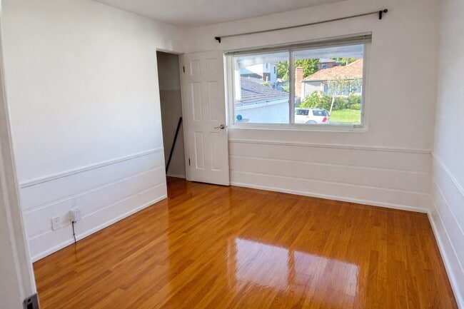 1 dormitorio - 5037 Parkglen Ave