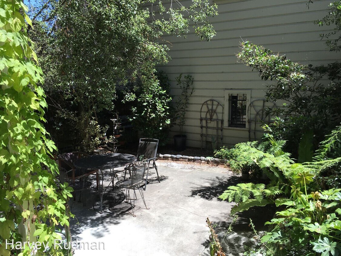 Primary Photo - 122 Lyon St