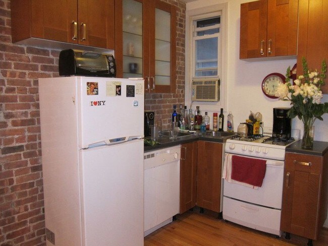 Foto del edificio - 521 E 85th St