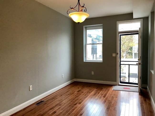 Foto del edificio - 25 N Montford Ave