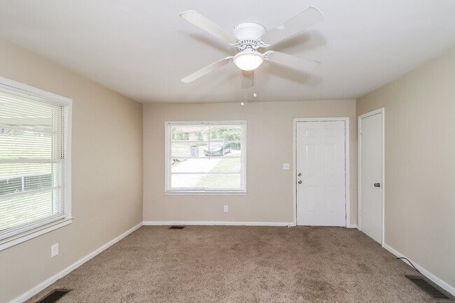 Building Photo - 3301 Howell Cir