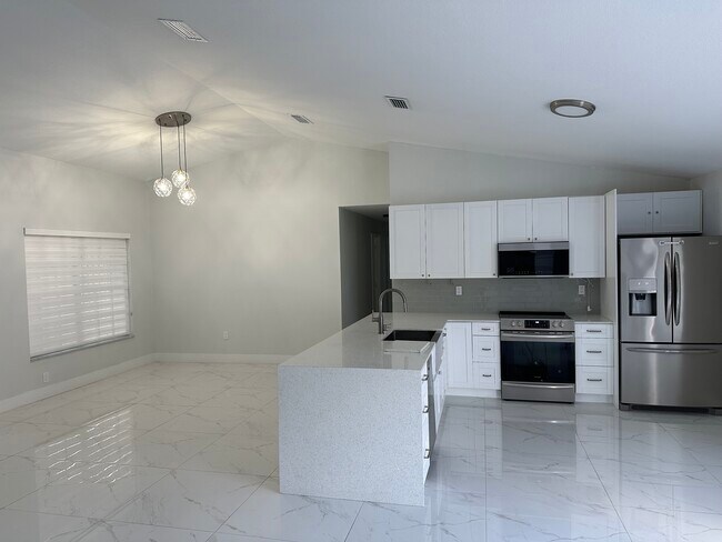 Building Photo - 5901 SW 149th Ct