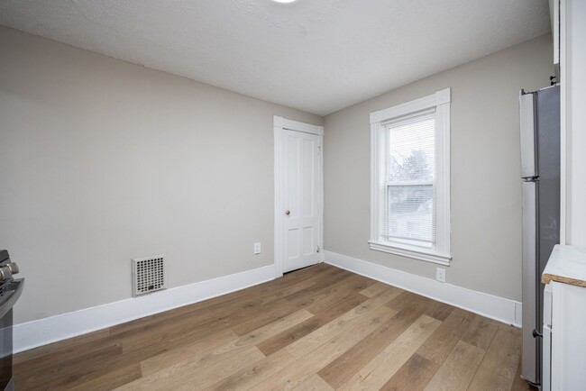 Foto del edificio - 320-322 Wisconsin St
