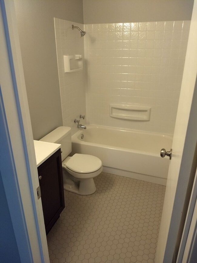 Building Photo - Cozy 2-Bedroom in Historic Georgetown – Mo...