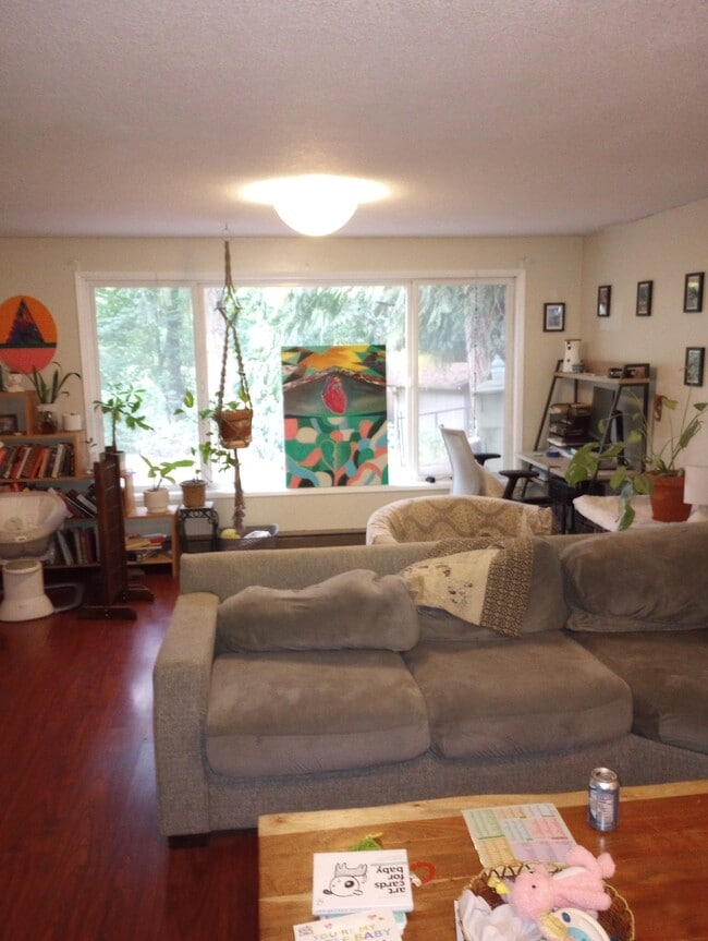 El otro lado de la sala de estar - 2050 SW Pheasant Dr