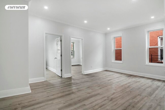 Building Photo - 566 Osborn St