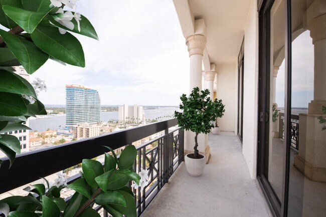 Foto del edificio - 801 S Olive Ave