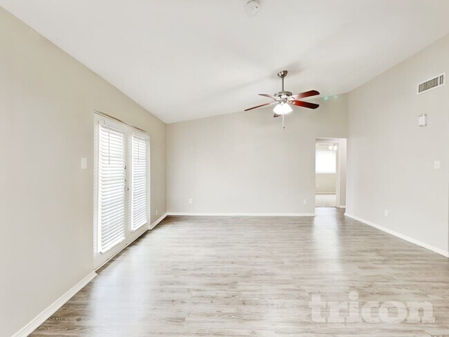 Building Photo - 418 David Dr