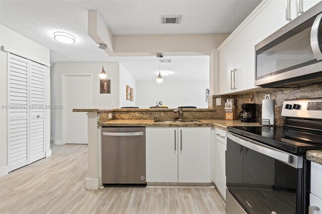Foto del edificio - 4736 NW 114th Ave