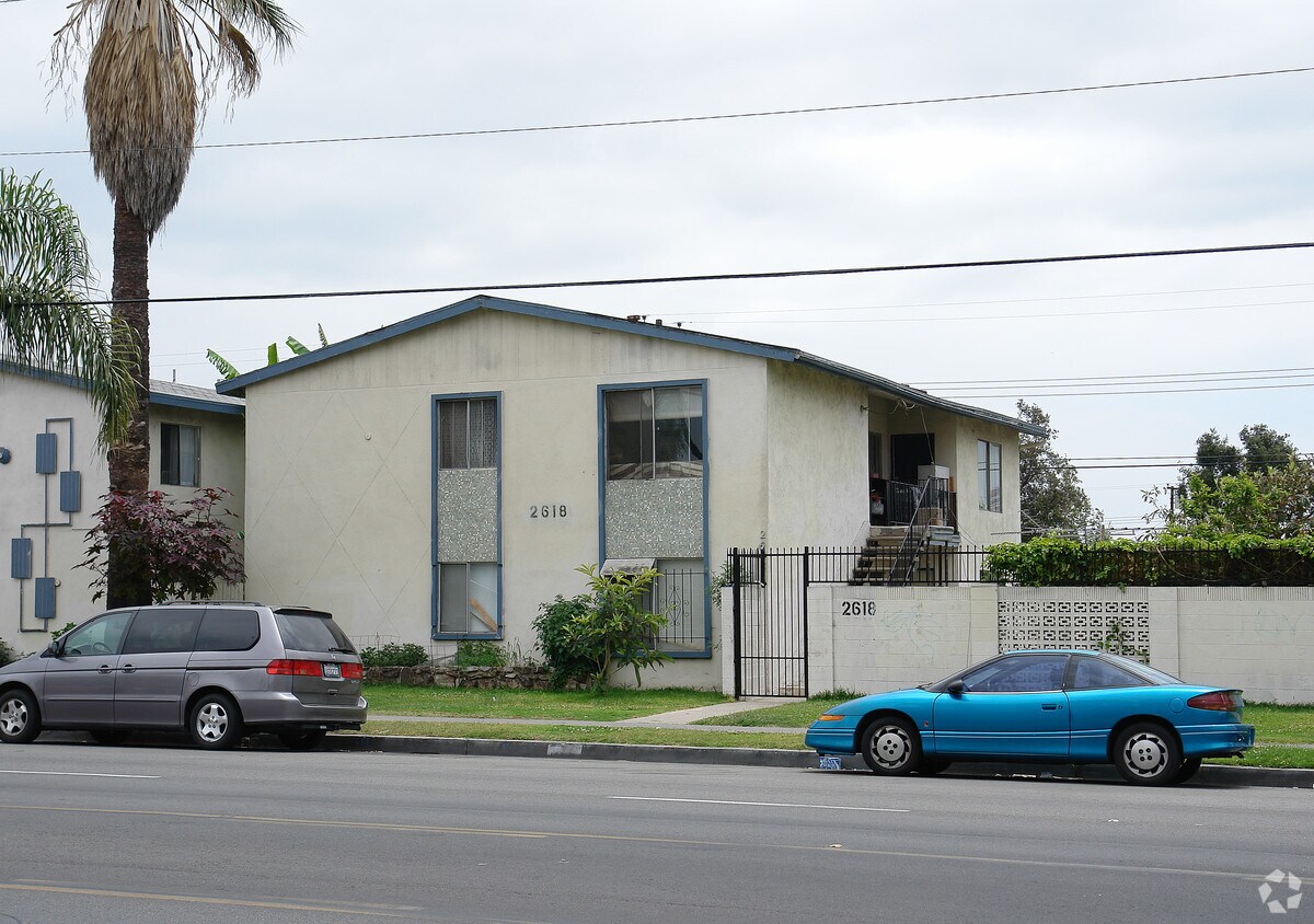 Primary Photo - 2618 Mcfadden Ave