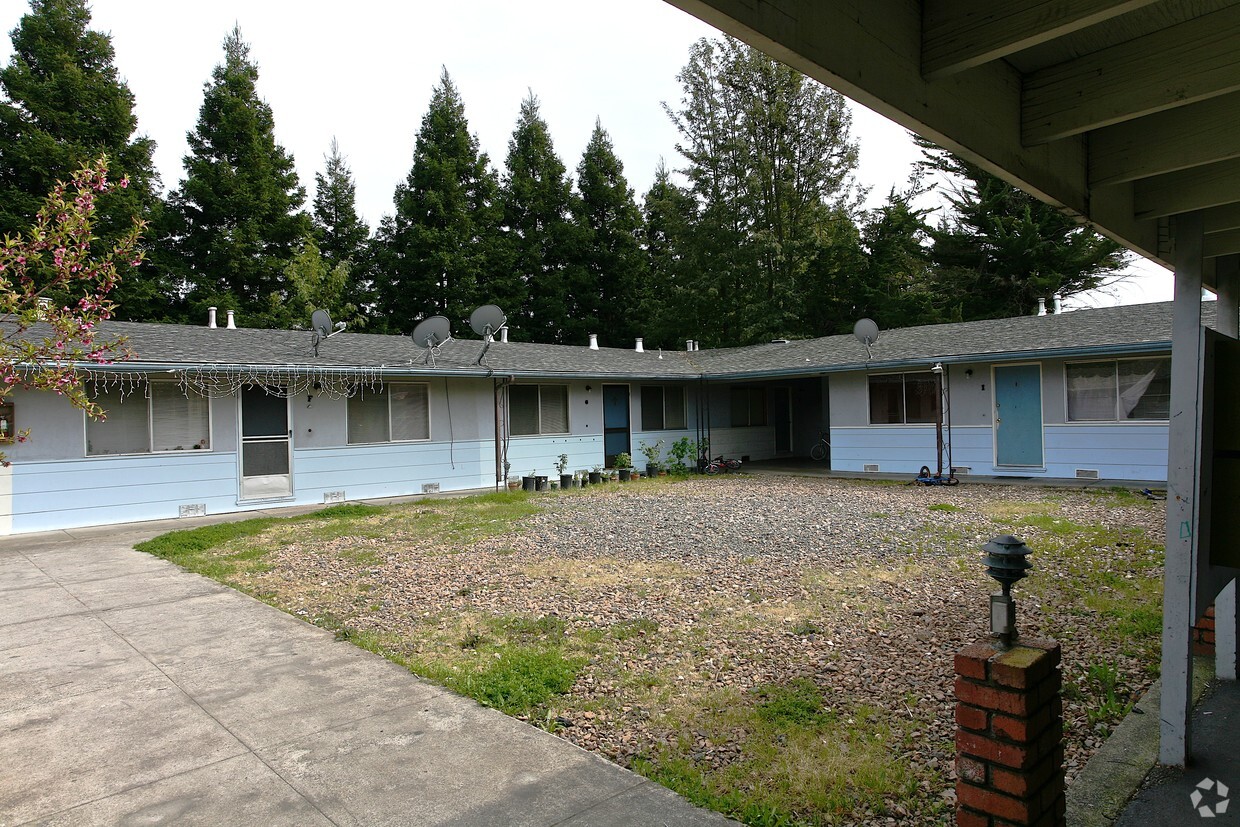 Building Photo - 1120 Lance Dr