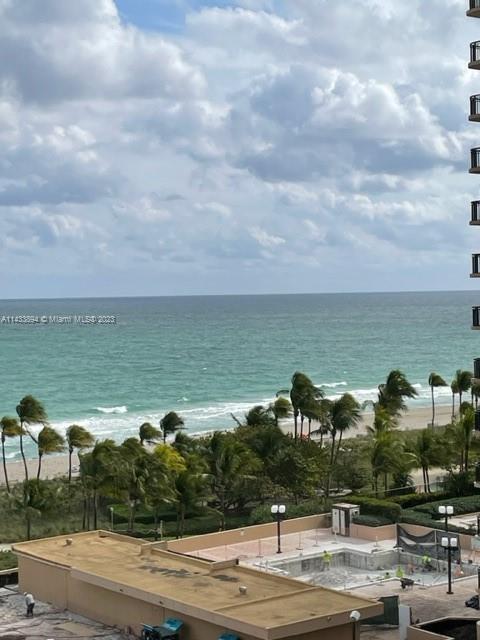 Building Photo - 10185 Collins Ave