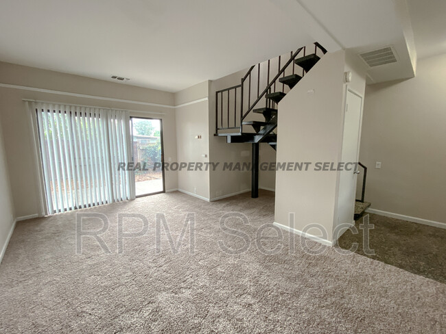 Foto del edificio - 5103 Griffin Oaks Ln