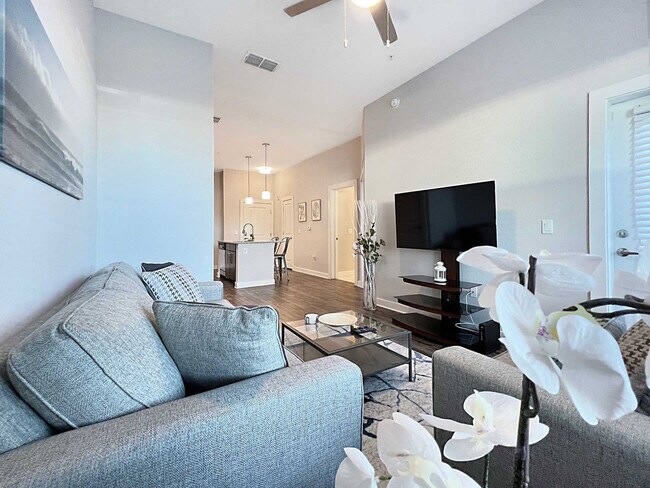 Building Photo - 2615 N Grady Ave