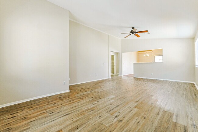 Foto del edificio - 1453 E Kelsi Ave