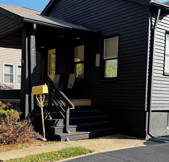 Building Photo - 1492 Bennaville Ave