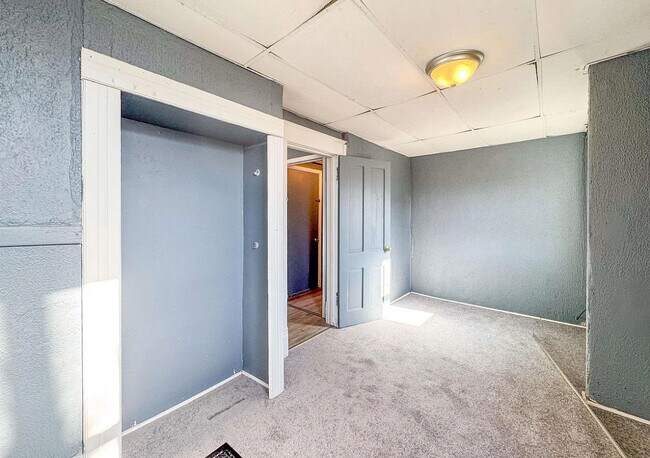 Foto del edificio - 506 E McClure Ave