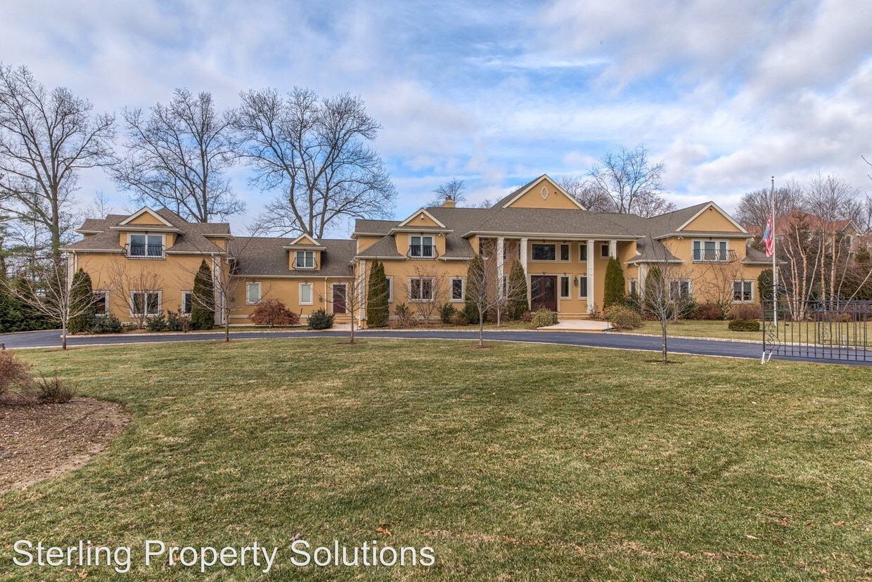 Primary Photo - 7 br, 5.5 bath House - 1 Knollwood Crest