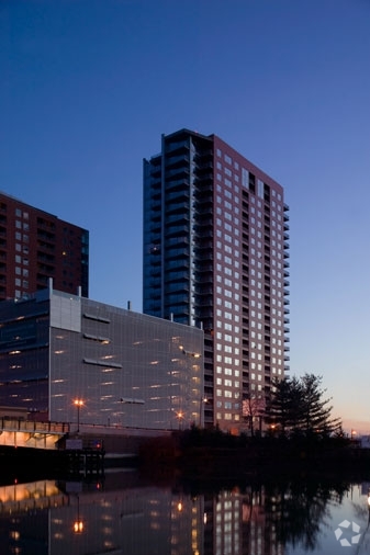 Building Photo - The River Tower at Christina Landing