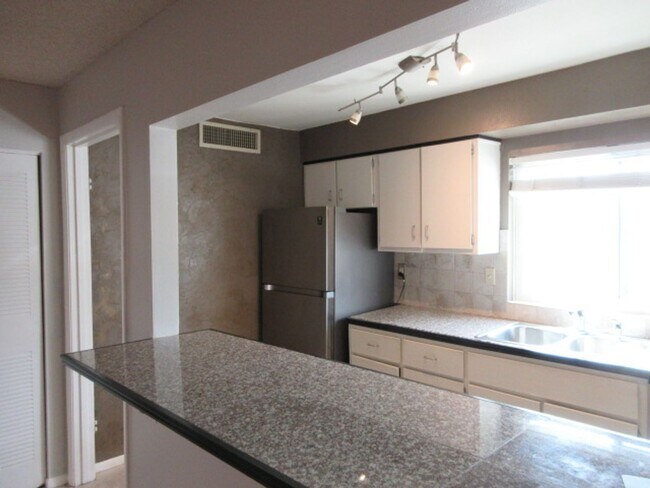 Foto del edificio - Sandy Cove 2 bedroom 2 bath available for ...