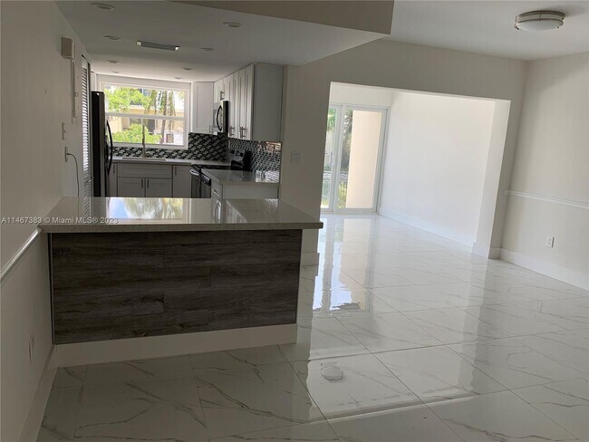 Foto del edificio - 7326 Miami Lakeway S