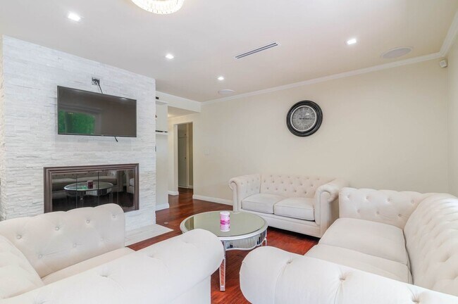Foto del edificio - 660 Woodbury Rd