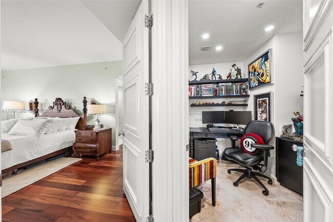 Foto del edificio - 13633 Deering Bay Dr