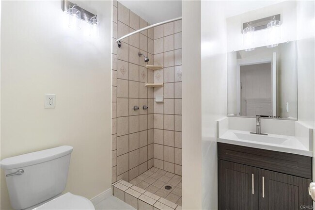 Foto del edificio - 14724 Strathern St