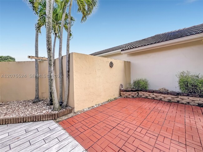 Building Photo - 15071 S Waterford Dr