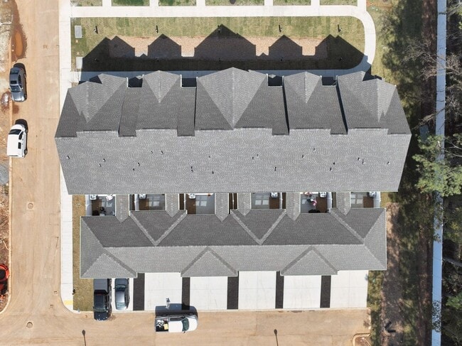 Building Photo - FREE TV!!