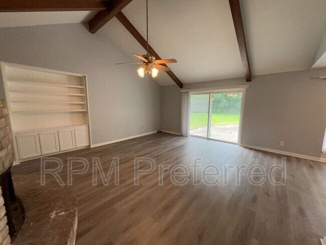 Foto del edificio - 27226 W Pyeatt Ln