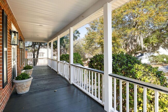 Foto del edificio - Charming Brick Home on the Marsh in Hobcaw...