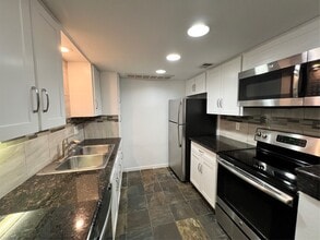 Building Photo - 855 Augusta Dr