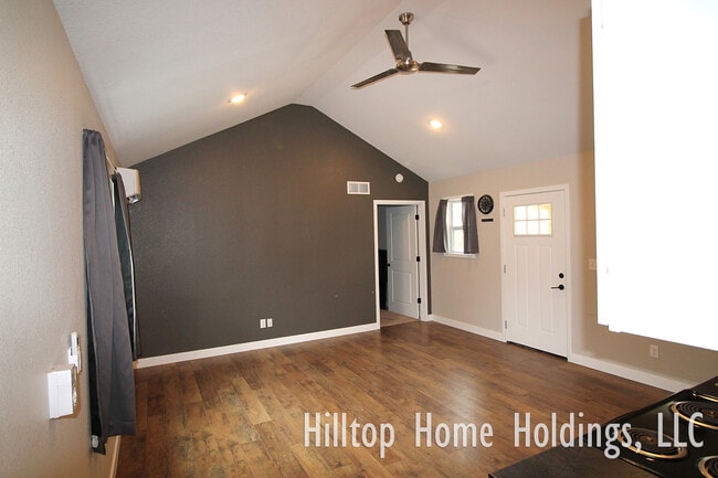 Building Photo - 62 Hilltop Rd