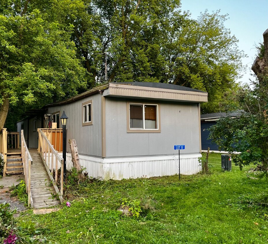 Primary Photo - New Holstein Manufactured Housing Community