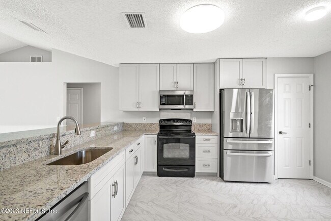 Foto del edificio - 6952 Huntington Woods Cir E