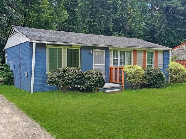 Building Photo - 382 Cologne Dr SE