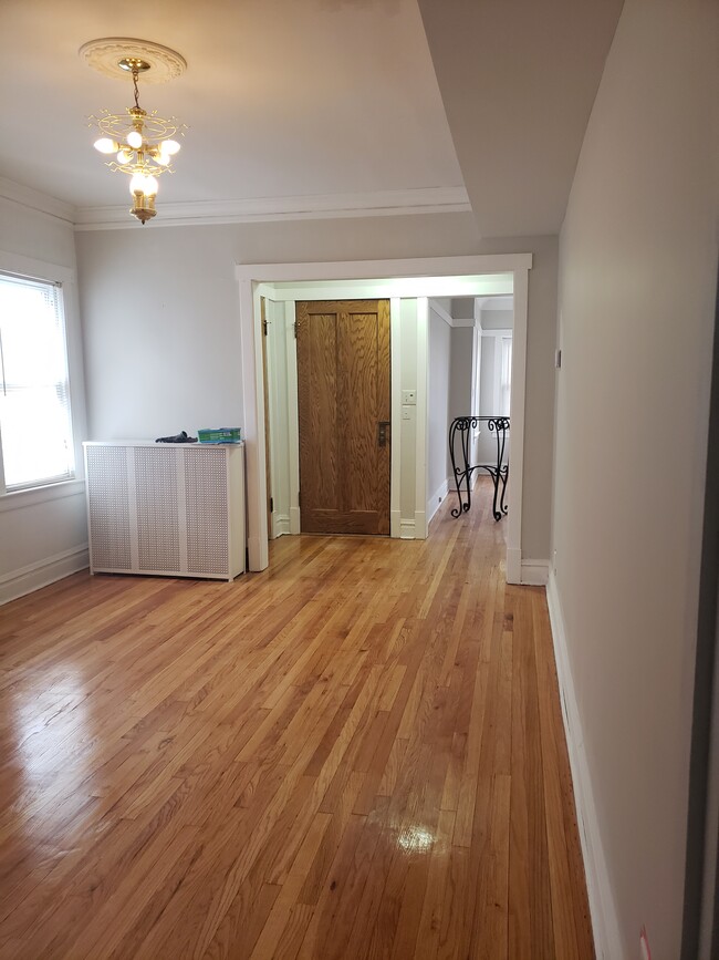 Dining room and foyer with hardwood floors - 3811 N Central Park Ave