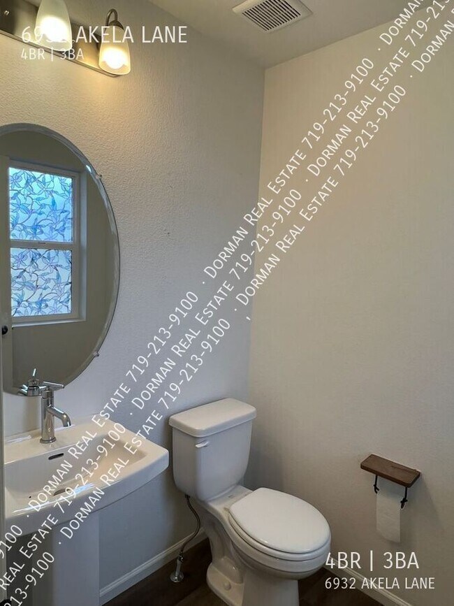 Foto del edificio - 6932 Akela Ln