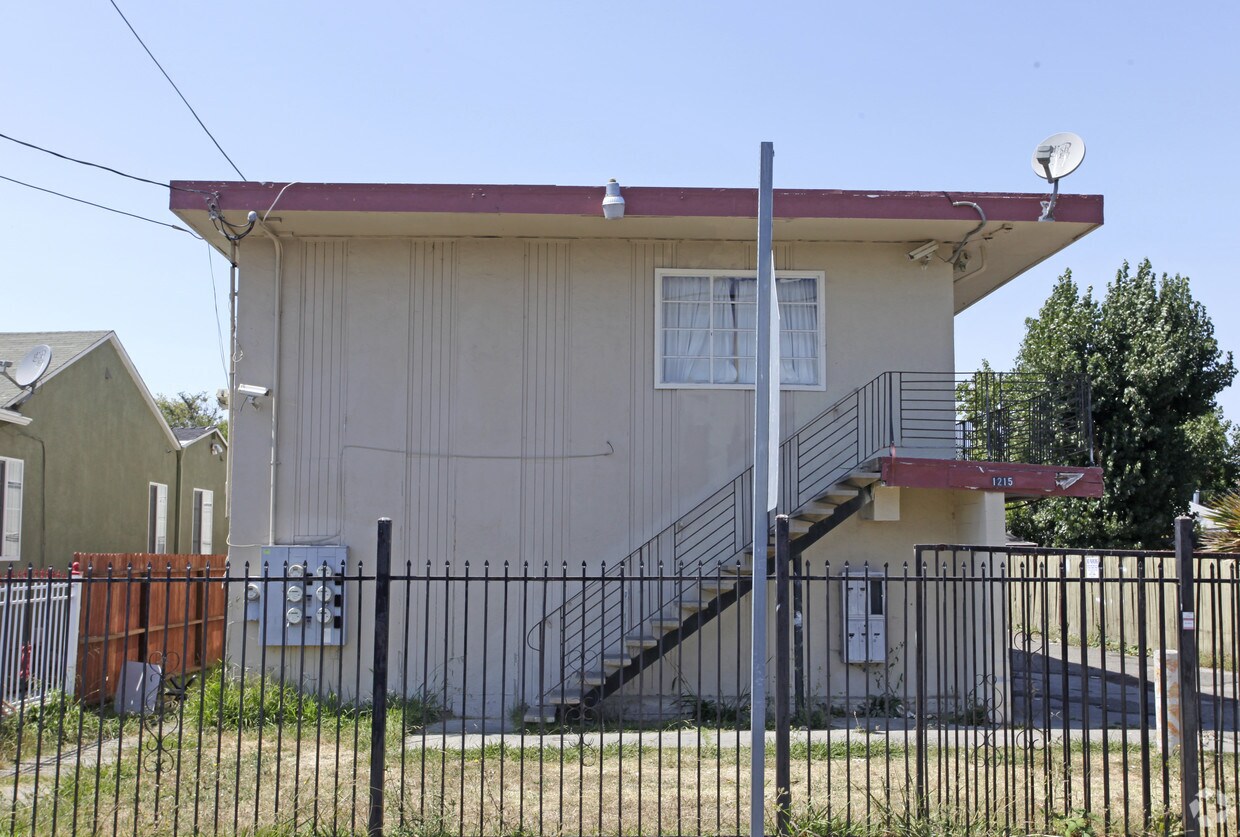 Building Photo - 1215 80th Ave