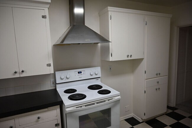Building Photo - 4509 SE 67th Ave