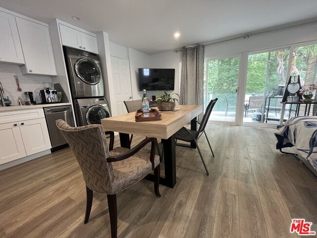 Foto del edificio - 3708 Woodcliff Rd