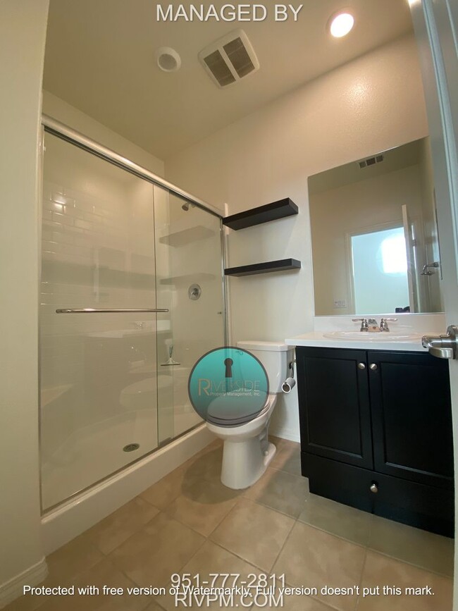 Building Photo - Spacious Newer Build 4 Bed 3bath Home Avai...