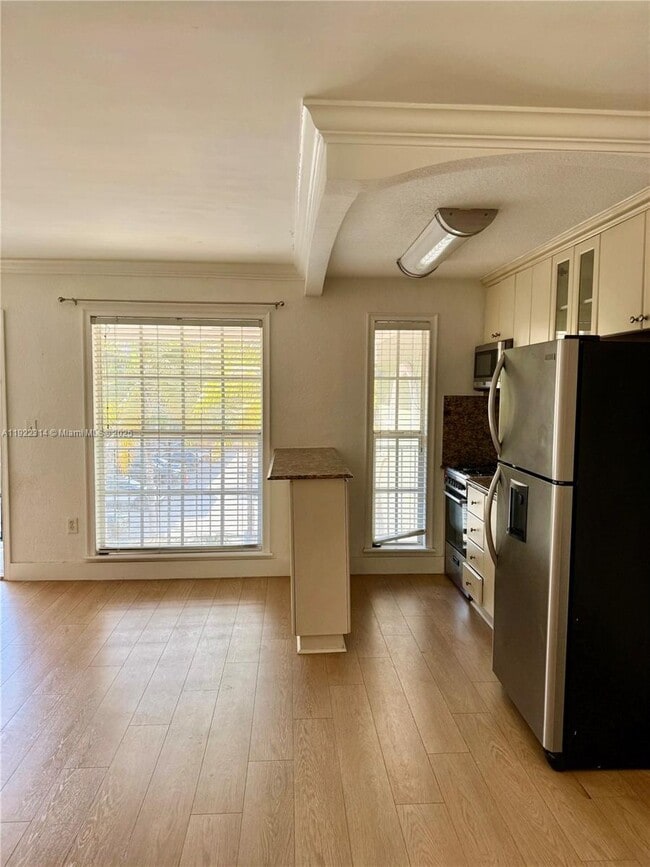 Foto del edificio - 3245 Virginia St