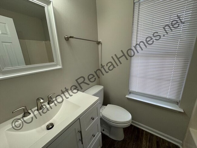 Building Photo - Ranch Home in Charlotte