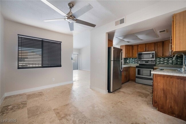 Building Photo - 3769 Carlyle Dr