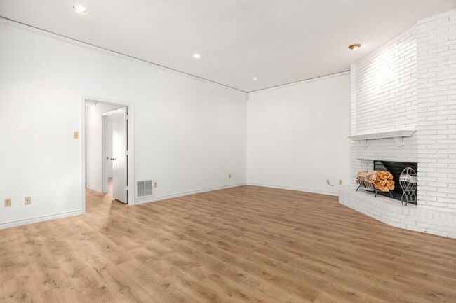 Building Photo - 3023 Stonehenge Ln
