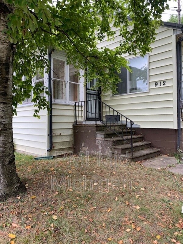 912 Hammond St, Flint, MI 48503 House for Rent in Flint, MI